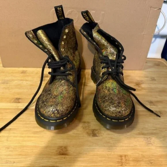 Dr. Martens Cracked Gold 1460 Pascal Lace-Up Boots - NWOT - Picture 4 of 16